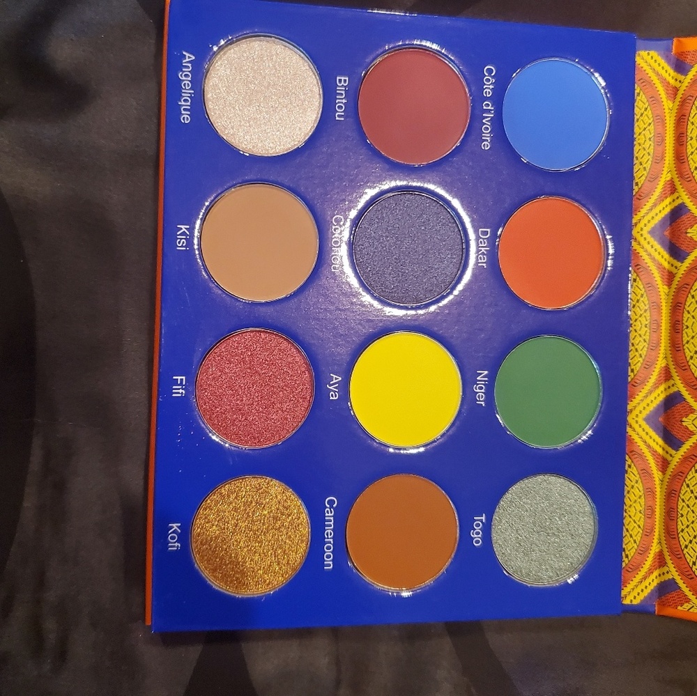Afrique Eyeshadow Palette. NIB